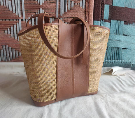 Rattan & faux leather handbag