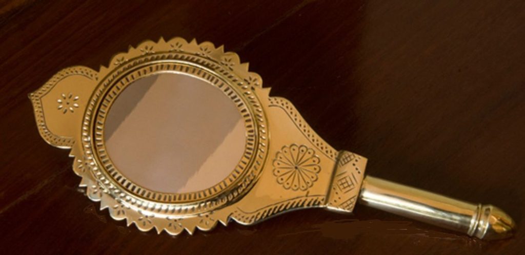 An Aranmula Kannadi mirror